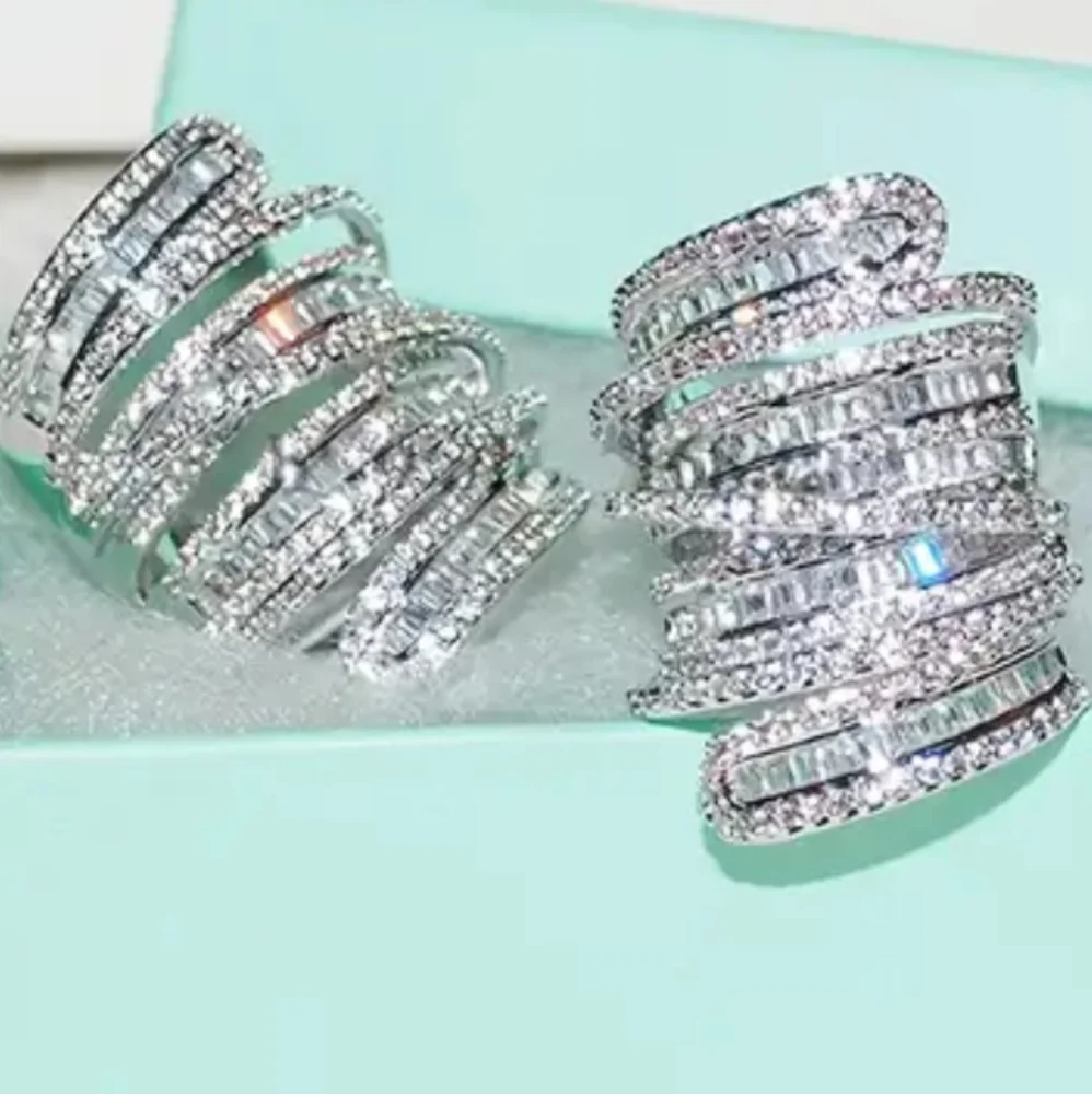 2 HOUR SALE! Beautiful 3.4CT Wide CZ Silver Ring! Wow!!🤍🤍🤍🤍✨✨✨✨ - Picture 7 of 8